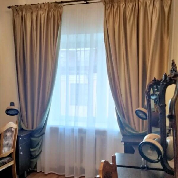Классические двусторонние шторы в театр